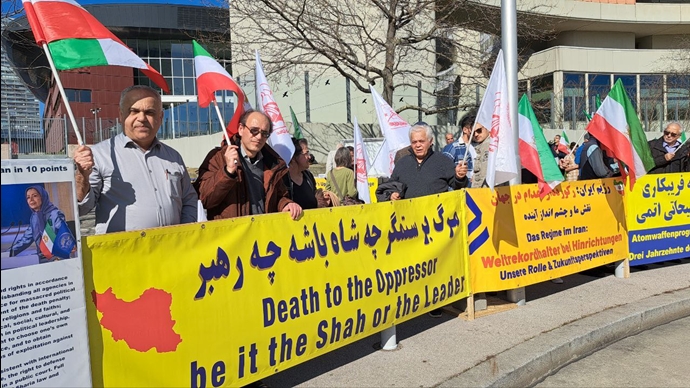 وین - تظاهرات ایرانیان آزاده مقابل آژانس اتمی علیه فعالیت‌های اتمی رژیم آخوندی - ۱۴اسفند