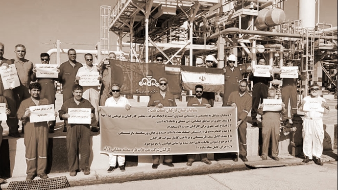تجمع اعتراضی کارکنان شرکت نفت فلات قاره ایران منطقه عملیاتی لاوان