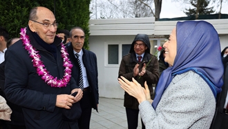 دیدار دکتر آلخو ویدال کوادراس با خانم مریم رجوی در پاریس پس از ترور نافرجام رژیم پلید آخوندی