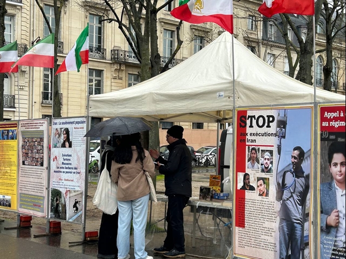پاریس - برگزاری میز کتاب و نمایش تصاویر شهیدان، در همبستگی با قیام سراسری
