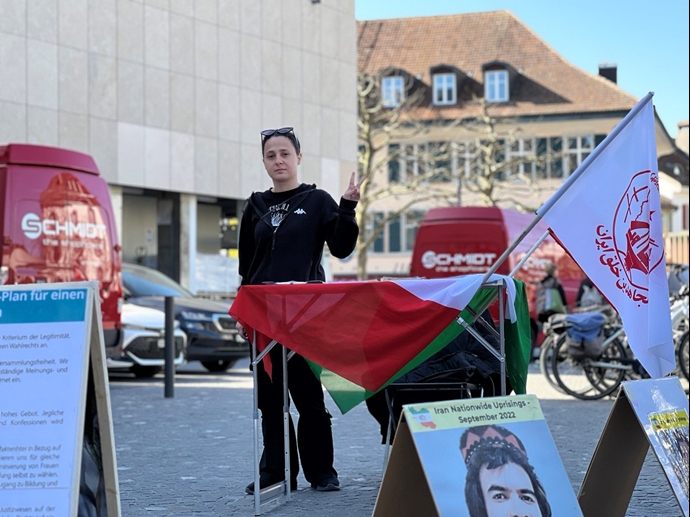 آرئو سوئیس - برگزاری نمایشگاه کتاب و تصاویر شهیدان توسط ایرانیان آزاده در همبستگی با قیام سراسری - ۷فروردین