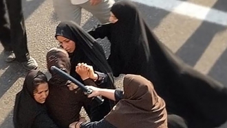 سرکوب زنان در ایران- عکس از آرشیو