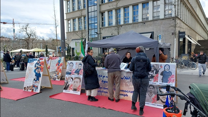 زوریخ سوئیس - برگزاری میز کتاب و نمایش تصاویر شهیدان، در همبستگی با قیام سراسری - ۲۱اسفند