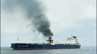 کشتی لیبریایی مورد اصابت قرار گرفته