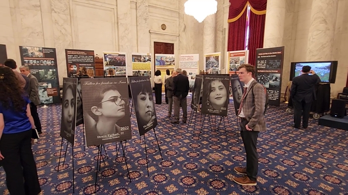نمایشگاه بیش از چهار دهه مقاومت و قیام برای سرنگونی در سنای آمریکا
