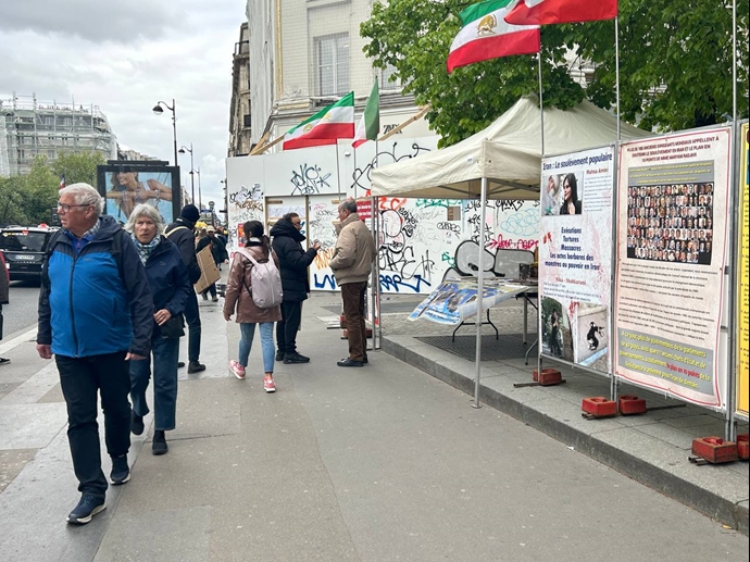 پاریس - برگزاری میز کتاب توسط ایرانیان آزاده در همبستگی با قیام سراسری - اول اردیبهشت