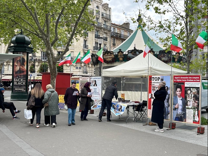 باريس و لانغنفلد في ألمانيا – طاولة كتب ومعرض لصور شهداء الانتفاضة الإيرانية  