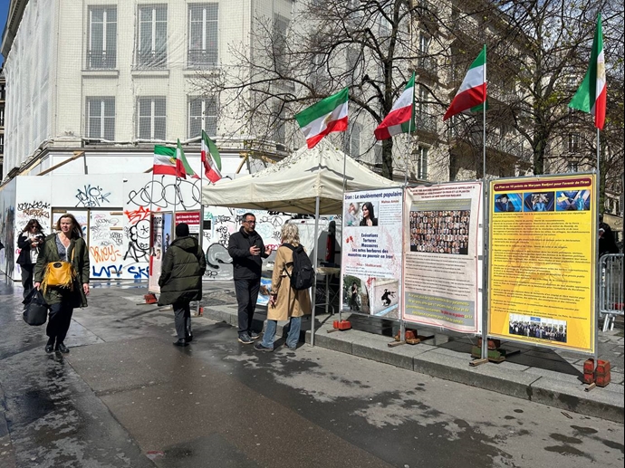 پاریس - برگزاری میز کتاب و نمایش تصاویر شهیدان توسط ایرانیان آزاده در همبستگی با قیام سراسری - ۱۶فروردین