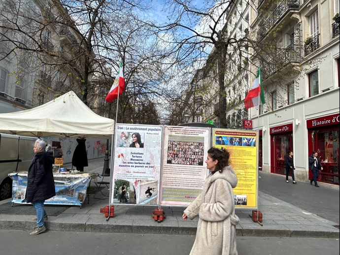 پاریس - برگزاری میز کتاب و نمایش تصاویر شهیدان توسط ایرانیان آزاده در همبستگی با قیام سراسری - ۱۶فروردین