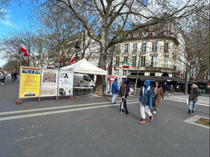پاریس - برگزاری میز کتاب و نمایش تصاویر شهیدان توسط ایرانیان آزاده در همبستگی با قیام سراسری - ۱۵فروردین