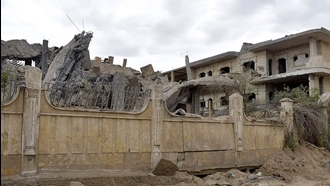 ساختمانی آسیب دیده در حملات هوایی در سوریه مربوط به واحدهایی از سپاه پاسداران که بر قاچاق نظارت داشتند - عکس از نیویورک تایمز