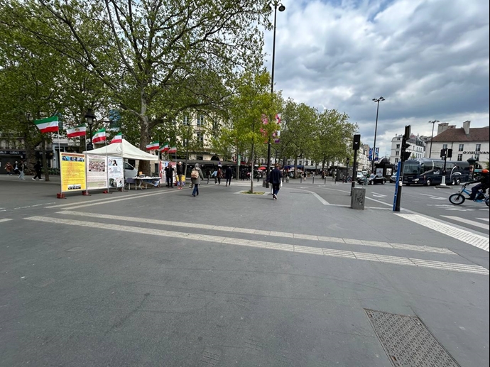 پاریس - برگزاری میز کتاب و نمایش تصاویر شهیدان توسط ایرانیان آزاده در همبستگی با قیام سراسری - ۷ اردیبهشت