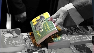 خامنه‌ای در بازدید از نمایشگاه پوشالی کتاب 