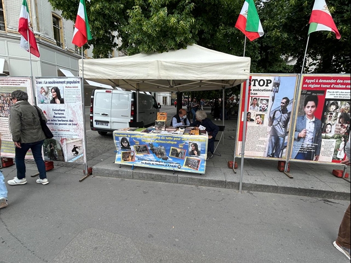 پاریس - برگزاری میز کتاب و نمایش تصاویر شهیدان در همبستگی با قیام سراسری - ۲۹اردیبهشت