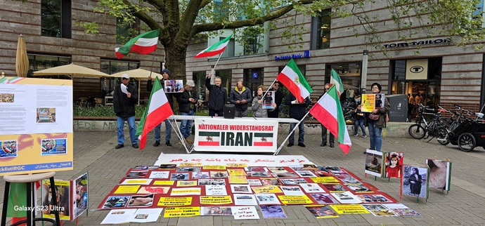 مونستر آلمان - برگزاری میز کتاب در اعتراض به اعدامهای جنایتکارانه خامنه‌ای توسط ایرانیان آزاده - ۱۴اردیبهشت