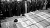 خامنهای بر سر جنازههای بالگرد سرنگون شده