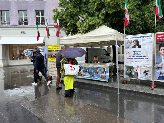 پاریس- برگزاری میز کتاب و نمایش تصاویر شهیدان در همبستگی با قیام سراسری توسط ایرانیان آزاده - ۹خرداد