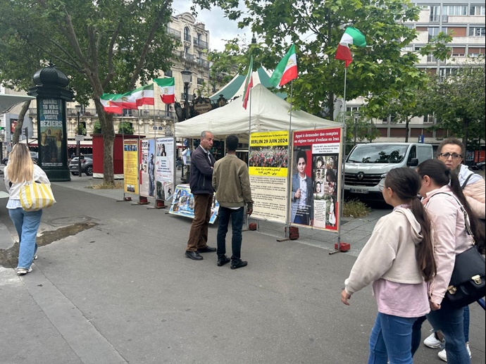پاریس - برگزاری میز کتاب و نمایش تصاویر شهیدان در همبستگی با قیام سراسری توسط ایرانیان آزاده - ۲۶خرداد