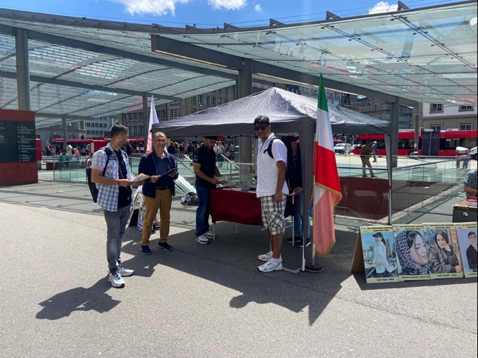 برن سوئیس - برگزاری میز کتاب و نمایش تصاویر شهیدان در همبستگی با قیام سراسری توسط ایرانیان آزاده - ۲۱خرداد