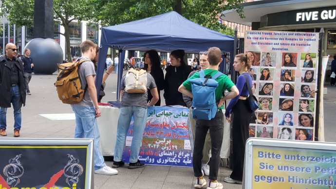 برلین - برگزاری میز کتاب و آماده‌سازی تظاهرات بزرگ ایرانیان آزاد در برلین توسط ایرانیان آزاده - ۲۷خرداد