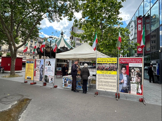 پاریس - برگزاری میز کتاب و نمایش تصاویر شهیدان در همبستگی با قیام سراسری توسط ایرانیان آزاده - ۲۲خرداد