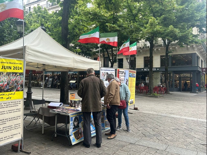 پاریس - برگزاری میز کتاب و نمایش تصاویر شهیدان در همبستگی با قیام سراسری توسط ایرانیان آزاده - ۲۵خرداد