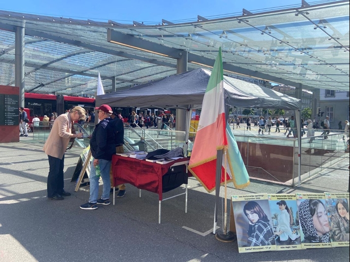 برن سوئیس - برگزاری میز کتاب و نمایش تصاویر شهیدان در همبستگی با قیام سراسری توسط ایرانیان آزاده - ۲۱خرداد