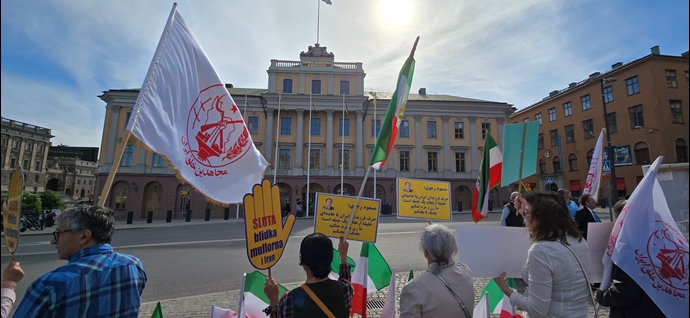 استکهلم - تظاهرات ایرانیان آزاده در برابر وزارت‌خارجه سوئد در اعتراض به معامله ننگین و آزادی دژخیم حمید نوری -۲۷خرداد