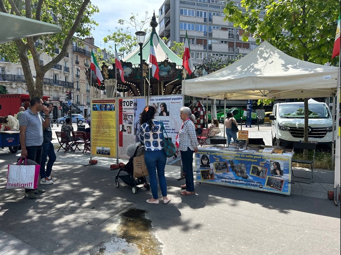 پاریس - برگزاری میز کتاب و نمایش تصاویر شهیدان در همبستگی با قیام سراسری توسط ایرانیان آزاده - ۱۹خرداد
