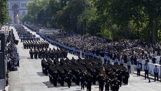 رژه بزرگ نظامی در پاریس در سالگرد فتح باستیل