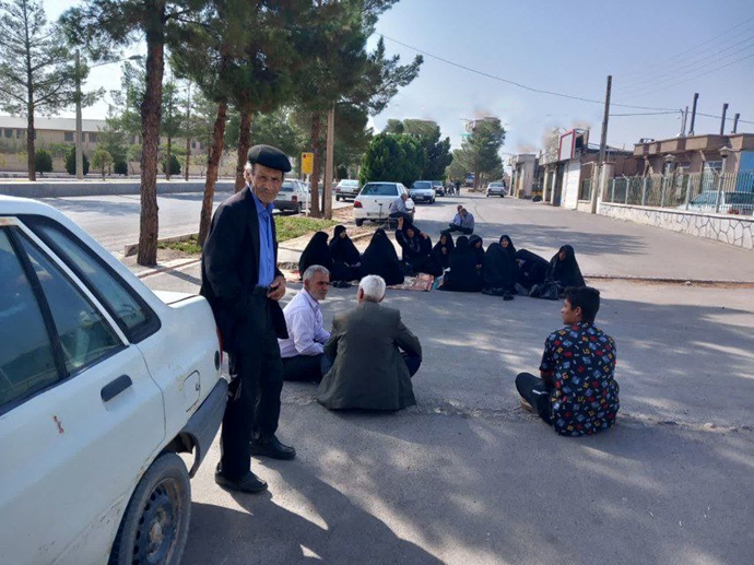 خراسان رضوی - تجمع اعتراضی مالکین قنات حجت آباد زین آباد بچستان - ۲۰مرداد