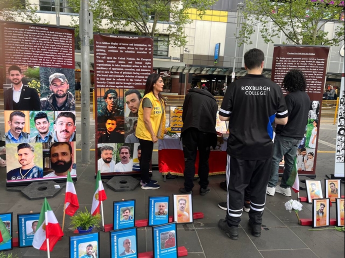 ملبورن - برگزاری میز کتاب همزمان با روز جهانی علیه مجازات اعدام توسط ایرانیان آزاده - ۲۰مهرماه