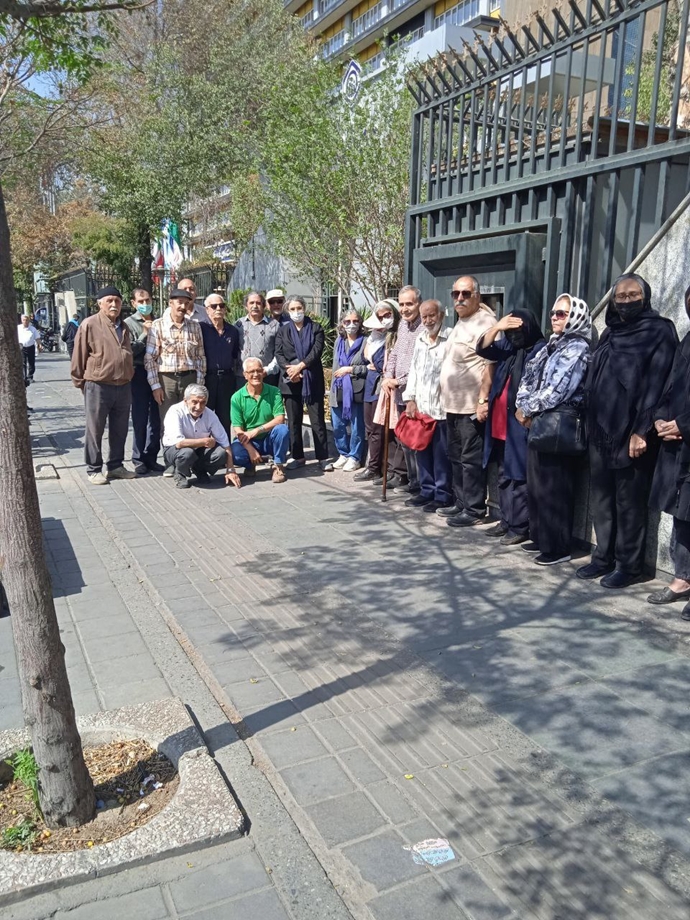 تهران - تجمع اعتراضی بازنشستگان و فرهنگیان مقابل سازمان تأمین اجتماعی -۱۳مهر
