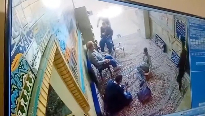 حمله به آخوند حکومتی