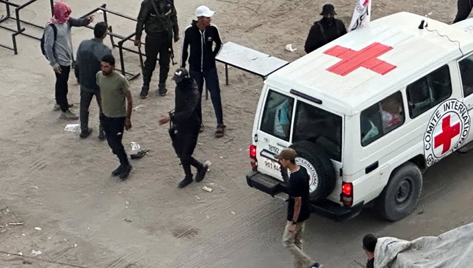حماس ۷ گروگان اسراییلی را به صلیب‌سرخ تحویل داد