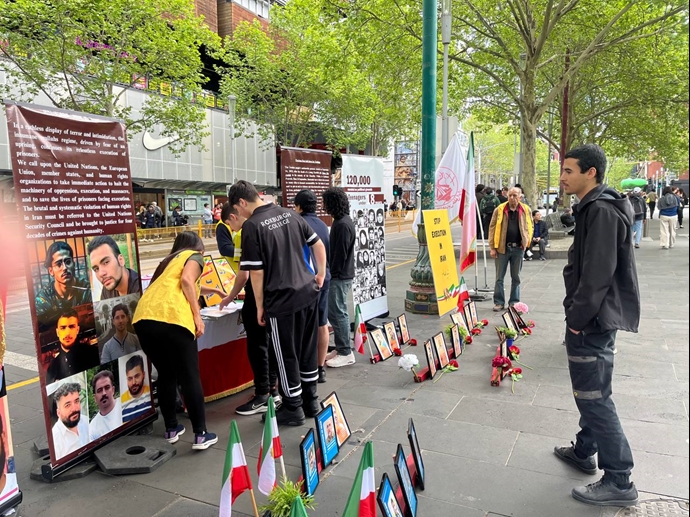 ملبورن - برگزاری میز کتاب همزمان با روز جهانی علیه مجازات اعدام توسط ایرانیان آزاده - ۲۰مهرماه