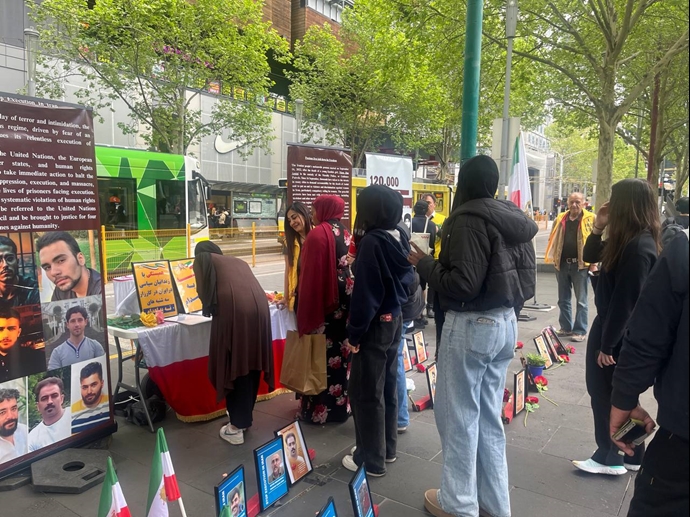 ملبورن - برگزاری میز کتاب همزمان با روز جهانی علیه مجازات اعدام توسط ایرانیان آزاده - ۲۰مهرماه