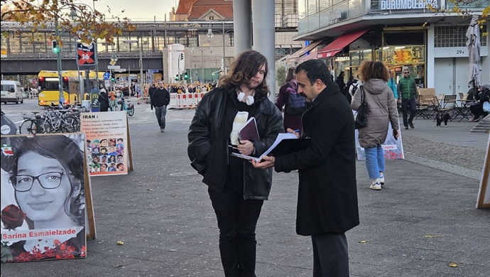 برلین - برگزاری میز کتاب توسط ایرانیان آزاده در حمایت از زندانیان سیاسی و علیه احکام اعدام قضاییه جلادان 