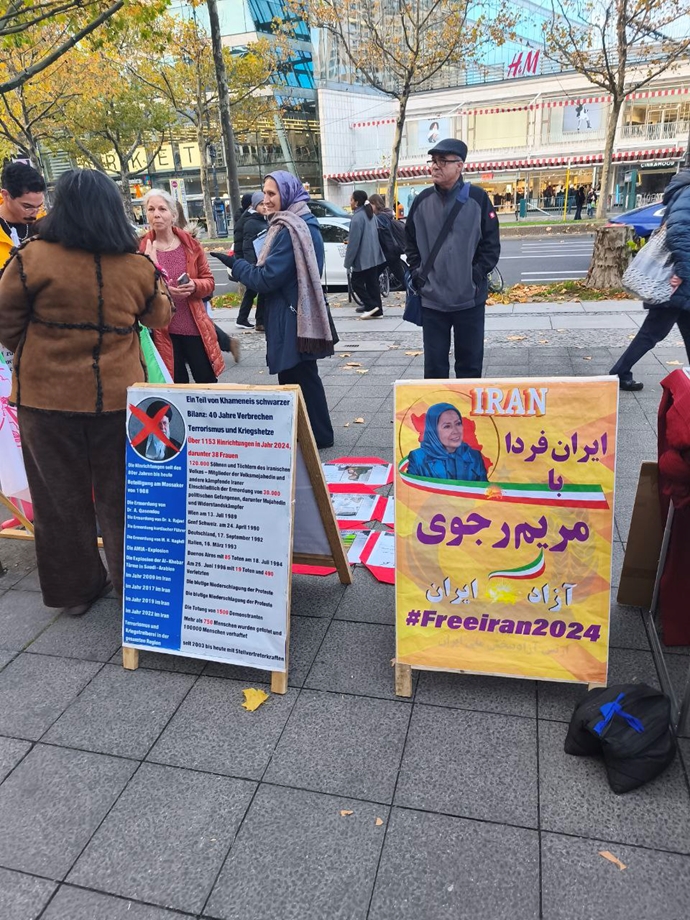 برلین - برگزاری میز کتاب در حمایت از زندانیان سیاسی زیر اعدام - ۱۳آبان برلین - برگزاری میز کتاب در حمایت از زندانیان سیاسی زیر اعدام - ۱۳آبان