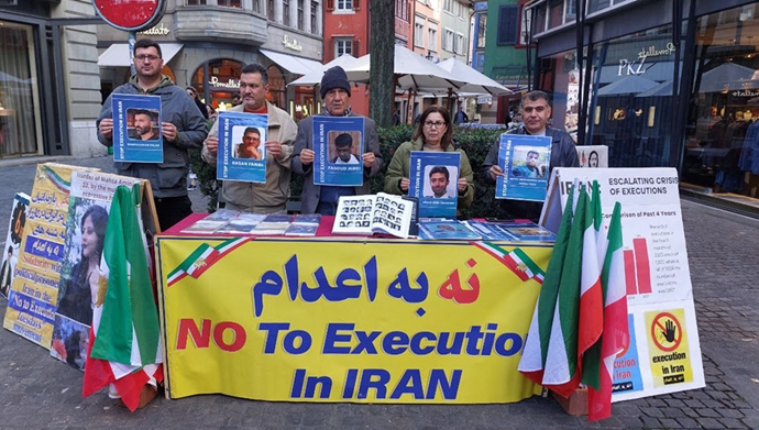 زوریخ سوئیس - برگزاری میز کتاب توسط ایرانیان آزاده