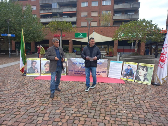 آفرتیکون سوئیس - برگزاری میز کتاب در حمایت از زندانیان سیاسی توسط ایرانیان آزاده - ۸آبان آفرتیکون سوئیس - برگزاری میز کتاب در حمایت از زندانیان سیاسی توسط ایرانیان آزاده - ۸آبان