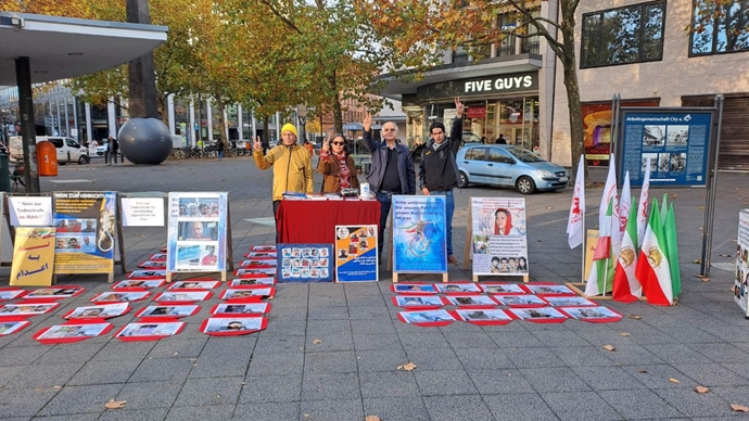 برلین - برگزاری میز کتاب در حمایت از زندانیان سیاسی زیر اعدام - ۱۳آبان برلین - برگزاری میز کتاب در حمایت از زندانیان سیاسی زیر اعدام - ۱۳آبان