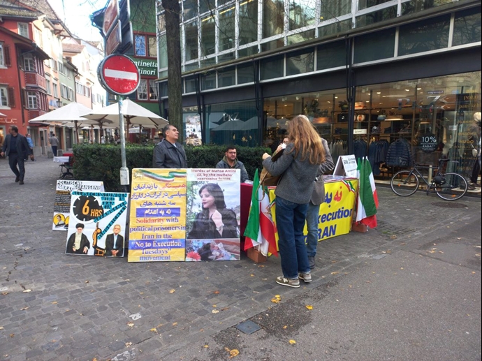 زوریخ سوئیس - برگزاری میز کتاب توسط ایرانیان آزاده علیه صدور احکام اعدام توسط قضاییه خامنهای - ۱۲آبان زوریخ سوئیس - برگزاری میز کتاب توسط ایرانیان آزاده علیه صدور احکام اعدام توسط قضاییه خامنهای - ۱۲آبان