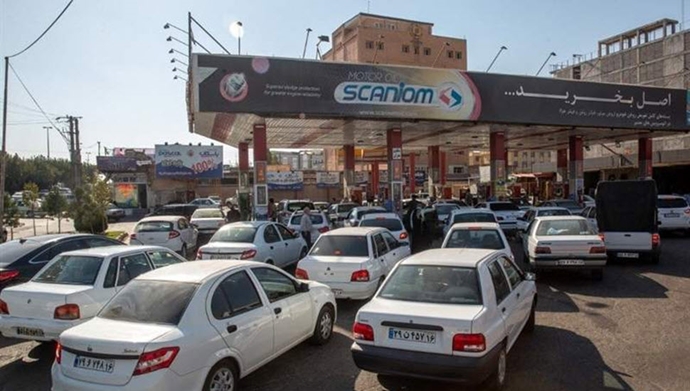 خودروها در انتظار بنزین - عکس از آرشیو