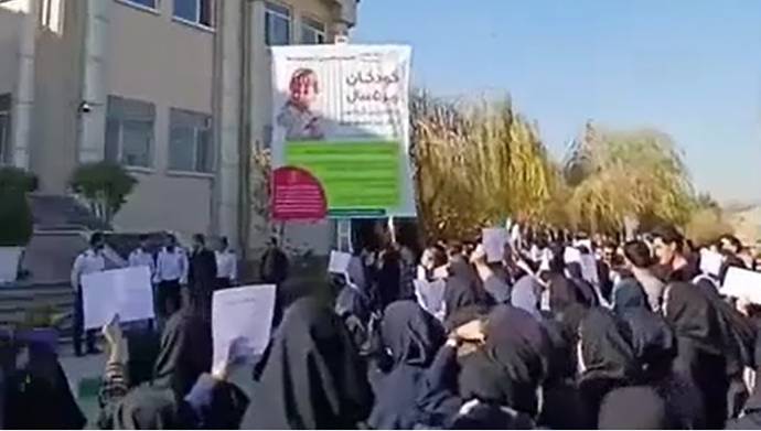 تجمع اعتراضی پرستاران در مشهد