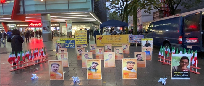 هامبورگ - برگزاری میز کتاب در همبستگی با قیام سراسری مردم ایران توسط ایرانیان آزاده - ۱۰آبان