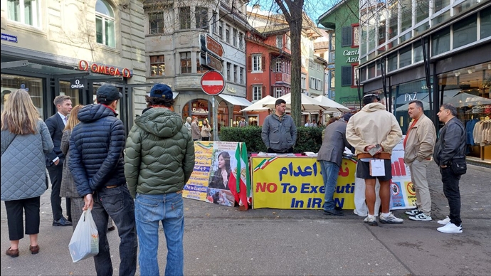 زوریخ سوئیس - برگزاری میز کتاب توسط ایرانیان آزاده علیه صدور احکام اعدام توسط قضاییه خامنهای - ۱۲آبان زوریخ سوئیس - برگزاری میز کتاب توسط ایرانیان آزاده علیه صدور احکام اعدام توسط قضاییه خامنهای - ۱۲آبان