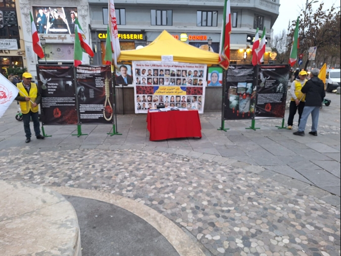 بخارست - رومانی -برگزاری میز کتاب در همبستگی با قیام سراسری توسط هواداران سازمان مجاهدین - ۲۶آبان