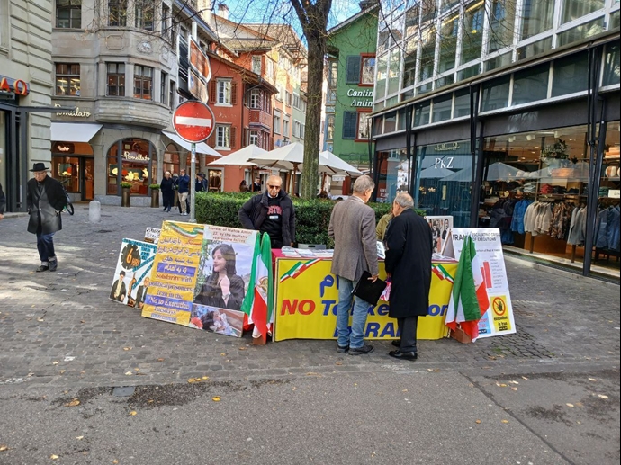 زوریخ سوئیس - برگزاری میز کتاب توسط ایرانیان آزاده علیه صدور احکام اعدام توسط قضاییه خامنهای - ۱۲آبان زوریخ سوئیس - برگزاری میز کتاب توسط ایرانیان آزاده علیه صدور احکام اعدام توسط قضاییه خامنهای - ۱۲آبان