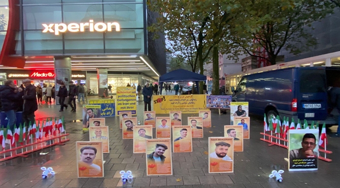 هامبورگ - برگزاری میز کتاب در همبستگی با قیام سراسری مردم ایران توسط ایرانیان آزاده - ۱۰آبان